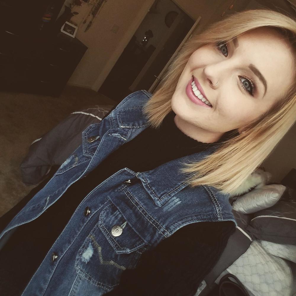 Meet your Posher, Cassandra